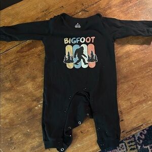 Bigfoot kids onesie / size 9m